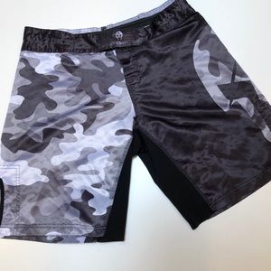 VERUS Mens shortsTrunks Sz L black gray camouflage
